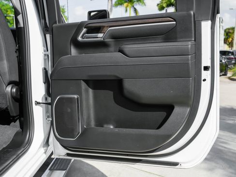 Used 2025 Chevrolet Silverado 2500 LT w/ Convenience Package image 36