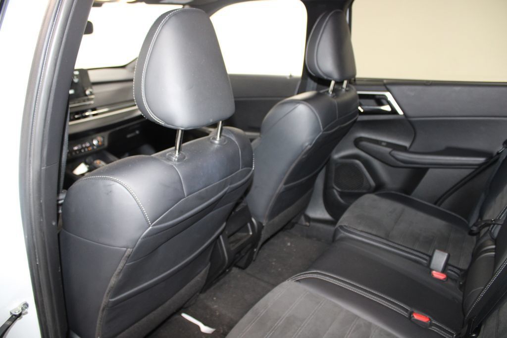 Used 2023 Mitsubishi Outlander SE Black Edition AWD/4WD image 19
