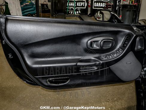 Used 2002 Chevrolet Corvette Convertible w/ Preferred Equipment Group2 image 98