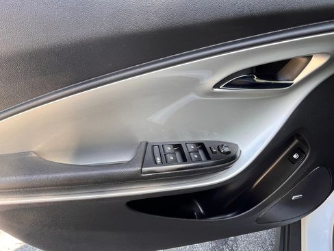 Used 2013 Chevrolet Volt Premium w/ Premium Trim Package FWD image 9