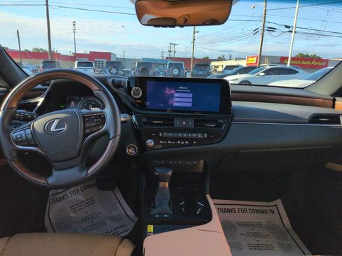 Used 2025 Lexus ES 300h Ultra Luxury w/ Accessory Package (Z1) FWD image 12