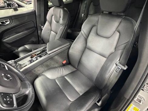 Used 2021 Volvo XC60 T5 Momentum w/ Advanced Package AWD/4WD image 6