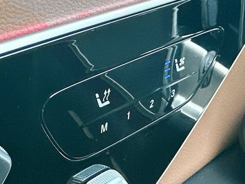 Used 2025 Mercedes-Benz E 350 Sedan image 21