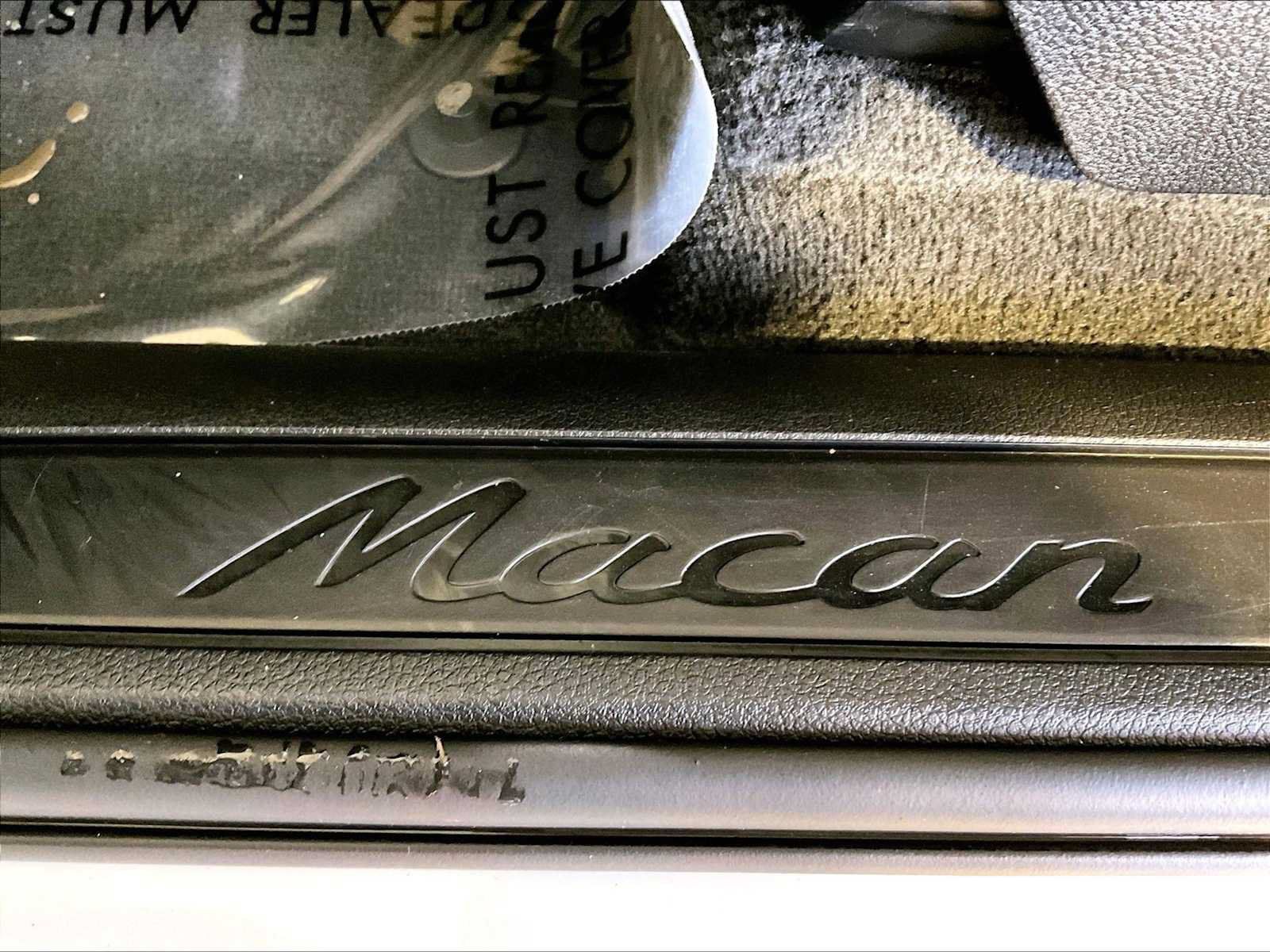 Certified 2023 Porsche Macan AWD/4WD image 19