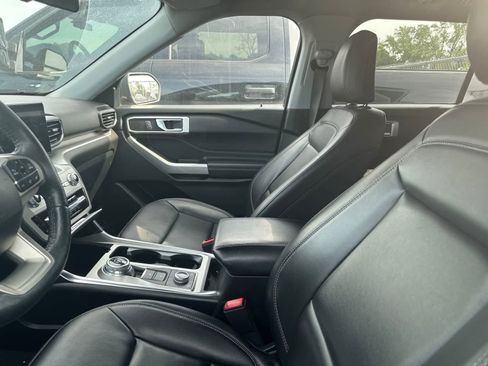 Used 2022 Ford Explorer XLT w/ Equipment Group 202A AWD/4WD image 30