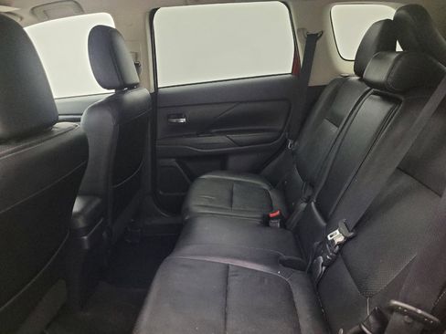 Used 2016 Mitsubishi Outlander SEL FWD image 18