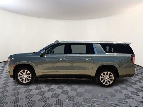 Used 2023 Chevrolet Suburban Premier AWD/4WD image 2