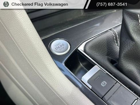 Used 2023 Volkswagen Tiguan SE w/ Panoramic Sunroof Package FWD image 42