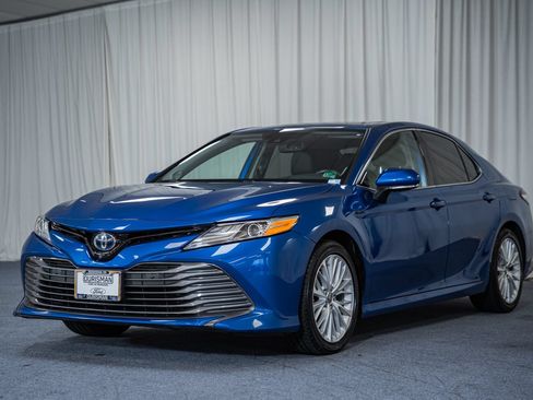 Used 2020 Toyota Camry XLE w/ Driver Assist Package FWD image 3