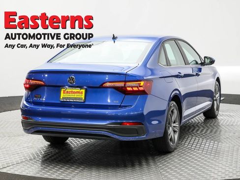 Used 2024 Volkswagen Jetta SE image 5