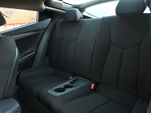 Used 2017 Hyundai Veloster image 31