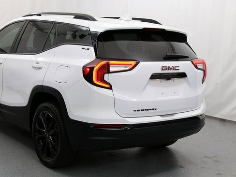 Used 2022 GMC Terrain SLE w/ Driver Convenience Package image 7