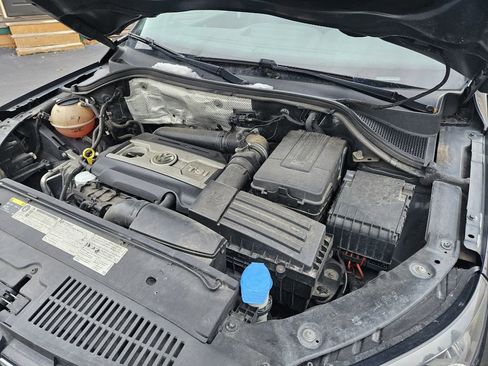 Used 2015 Volkswagen Tiguan S image 18