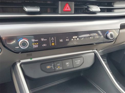 New 2026 Kia Carnival LX image 24