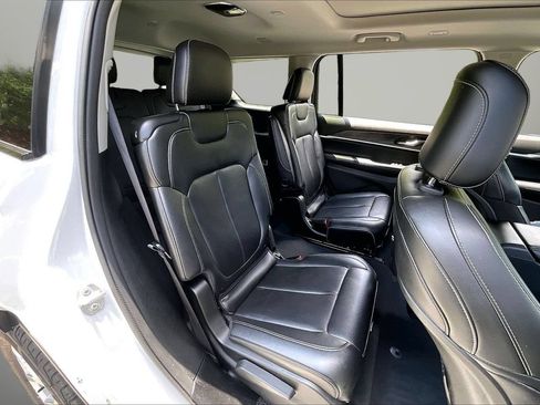 Used 2023 Jeep Grand Cherokee L Limited AWD/4WD image 25