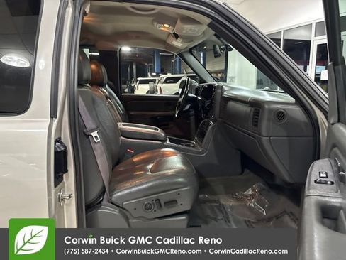 Used 2004 GMC Sierra 2500 SLT w/ Heavy-Duty Power Package AWD/4WD image 32