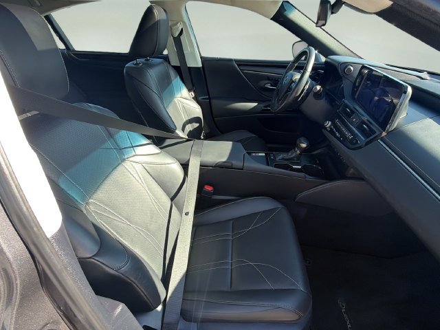 Used 2024 Lexus ES 300h Ultra Luxury w/ Accessory Package (Z2) FWD image 10