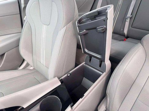 New 2026 Hyundai Elantra SEL Sport FWD image 18