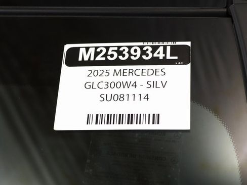 Used 2025 Mercedes-Benz GLC 300 4MATIC image 31