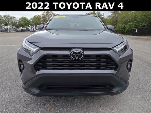 Used 2022 Toyota RAV4 XLE Premium image 8