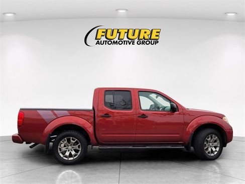 Used 2020 Nissan Frontier SV image 3