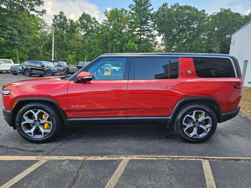 Used 2023 Rivian R1S Launch Edition Quad AWD/4WD image 9