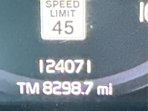 Used 2019 Volvo XC40 T5 Momentum image 32