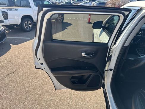 Used 2019 Jeep Compass Latitude AWD/4WD image 38