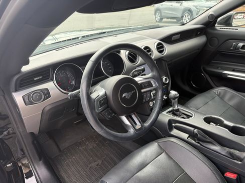 Used 2021 Ford Mustang GT Premium w/ Black Accent Package RWD image 4