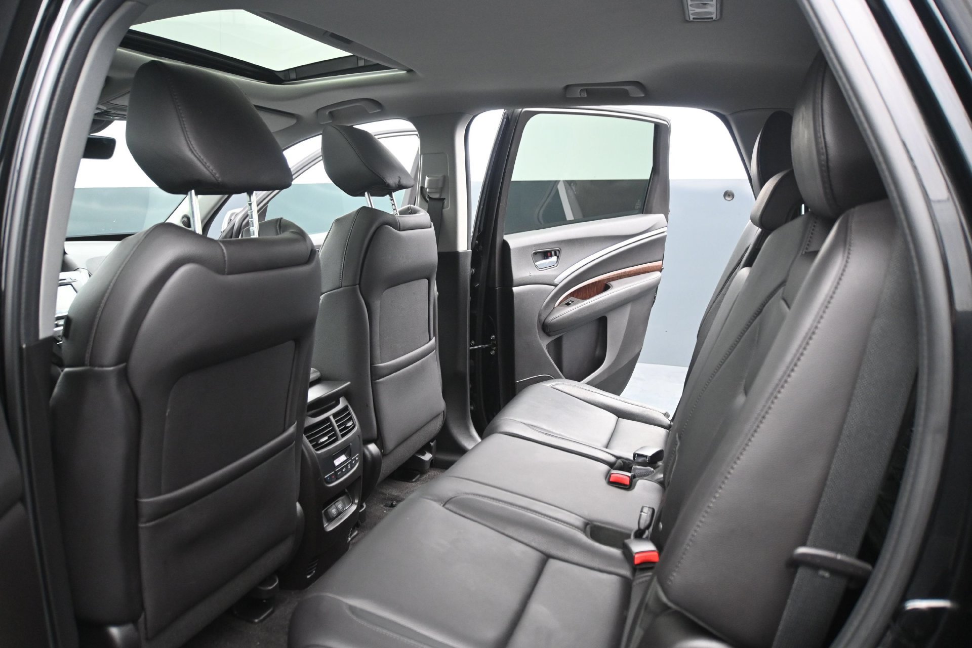 Used 2018 Acura MDX w/ Technology Package AWD/4WD image 17