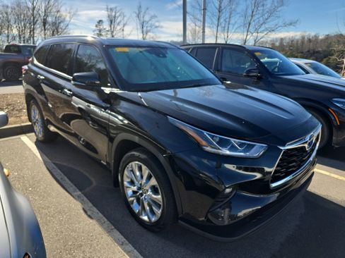 Used 2021 Toyota Highlander Limited image 1