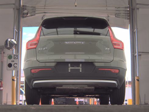 Used 2023 Volvo XC40 B5 Plus w/ Protection Package Premier image 7