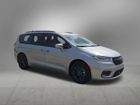 Used 2021 Chrysler Pacifica Touring w/ S Appearance Package FWD image 8