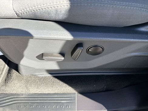 Used 2025 Ford Expedition Active AWD/4WD image 16