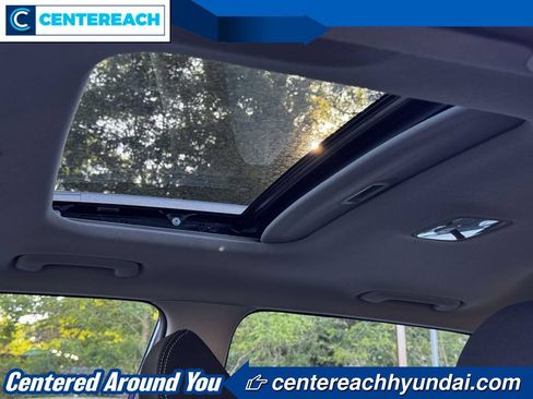 Used 2023 Hyundai Venue SEL FWD image 17