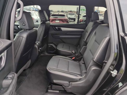 Used 2025 Buick Enclave Preferred AWD/4WD image 25