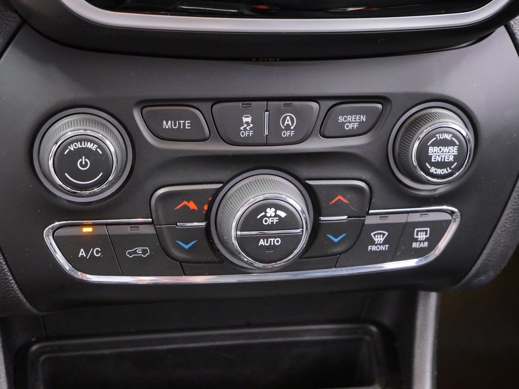 Certified 2020 Jeep Cherokee Limited AWD/4WD image 27