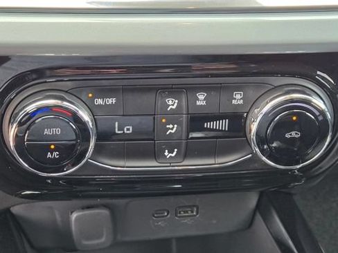 Used 2024 Chevrolet Trax LT FWD image 22