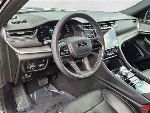 Used 2023 Jeep Grand Cherokee Overland AWD/4WD image 10