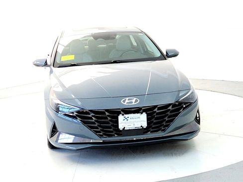 Used 2022 Hyundai Elantra Limited image 8