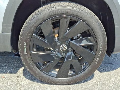 Used 2024 Volkswagen Taos SEL AWD/4WD image 11