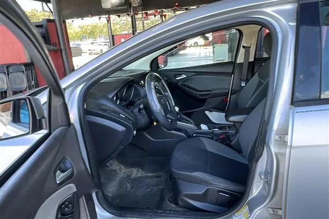 Used 2014 Ford Focus SE w/ Interior Protection Package FWD image 3