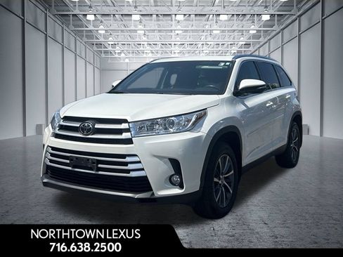 Used 2019 Toyota Highlander XLE AWD/4WD image 1