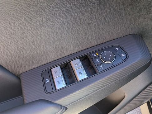 Used 2025 Mitsubishi Outlander SE image 13