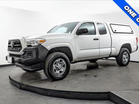 Used 2019 Toyota Tacoma SR image 2