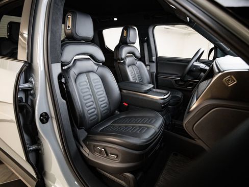 Used 2024 Rivian R1T Adventure AWD/4WD image 29