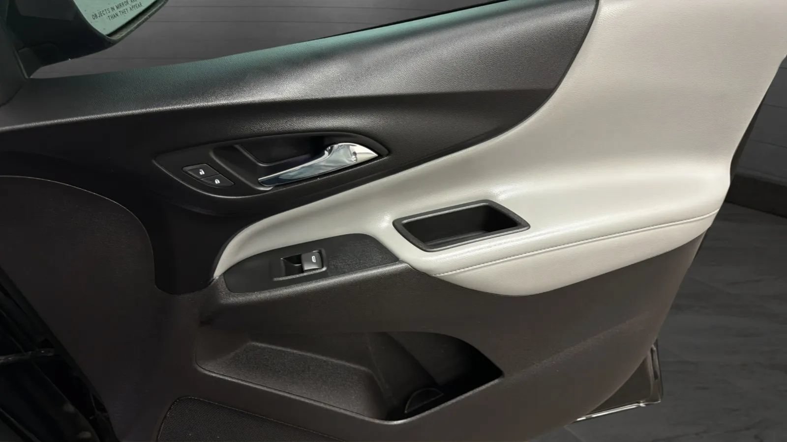 Used 2018 Chevrolet Equinox Premier FWD image 18