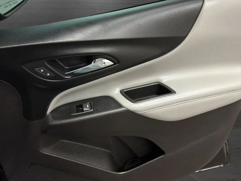 Used 2018 Chevrolet Equinox Premier FWD image 18