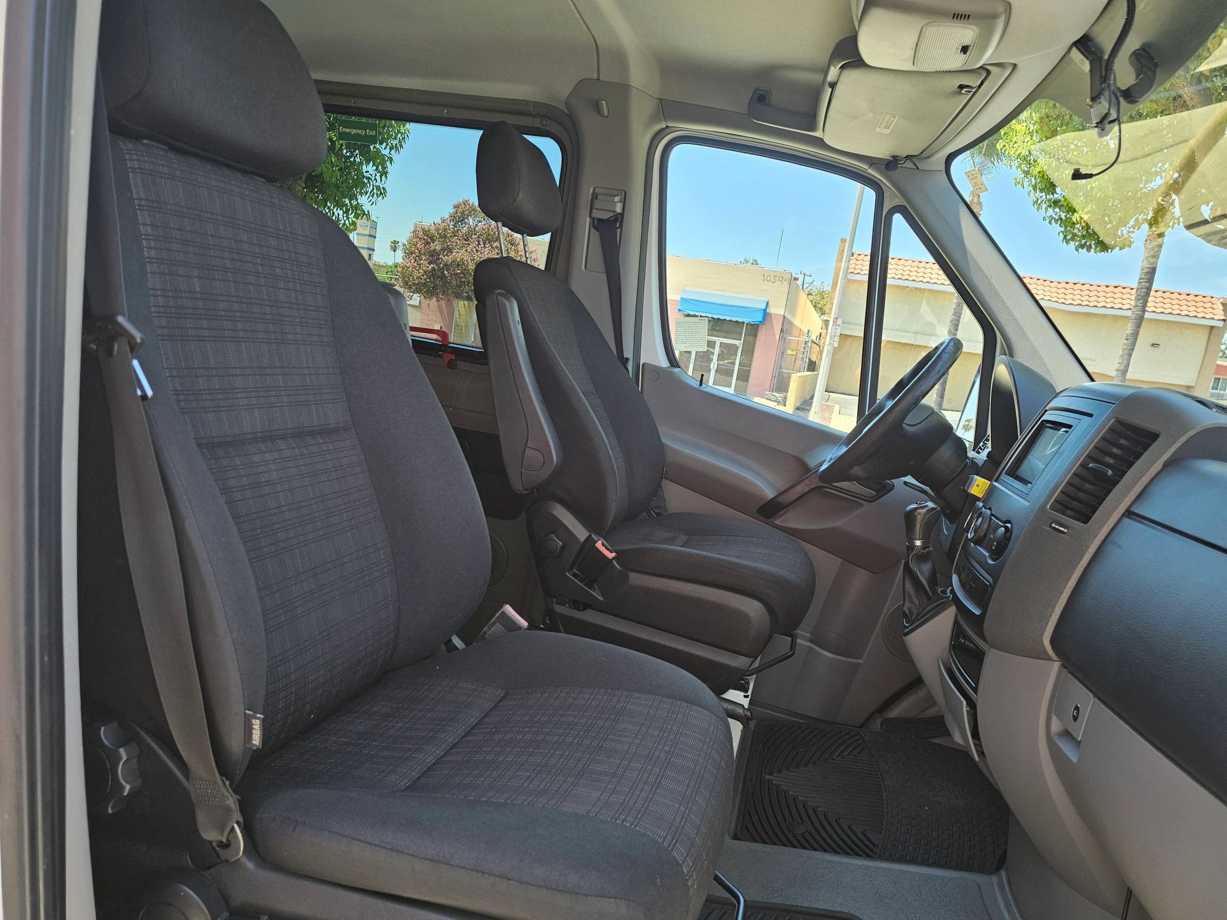 Used 2016 Mercedes-Benz Sprinter 2500 image 17