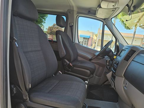Used 2016 Mercedes-Benz Sprinter 2500 image 17